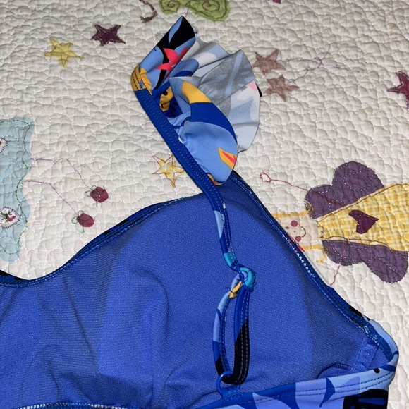 Swimsuit  🩱 Top - Picture 3 of 5